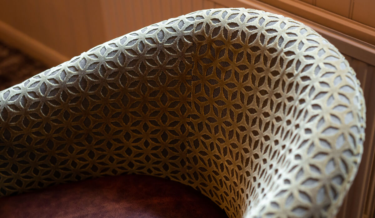 rose and crown chair detail